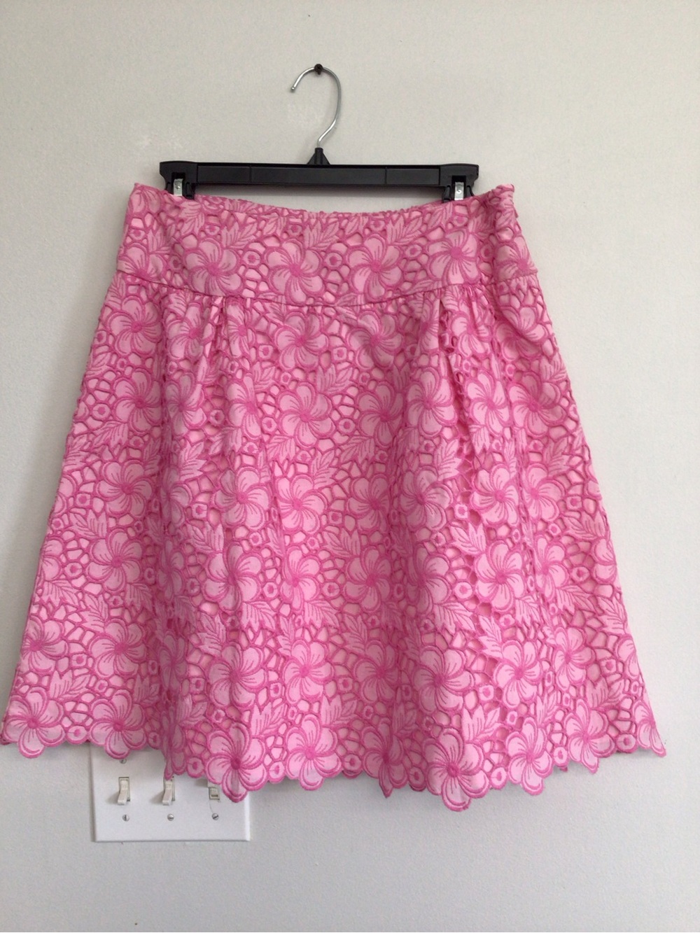 LILLY PULITZER, PINK EYELET SKIRT SIZE 4 RUFFLED PRISTINE LINED